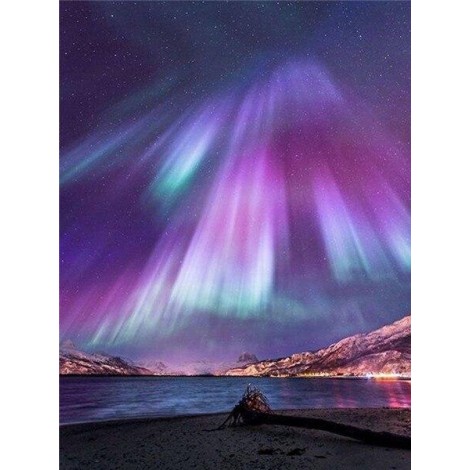 Northern lights on the lake